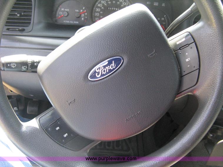 image for item A6469 2005 Ford Crown Victoria Police Interceptor