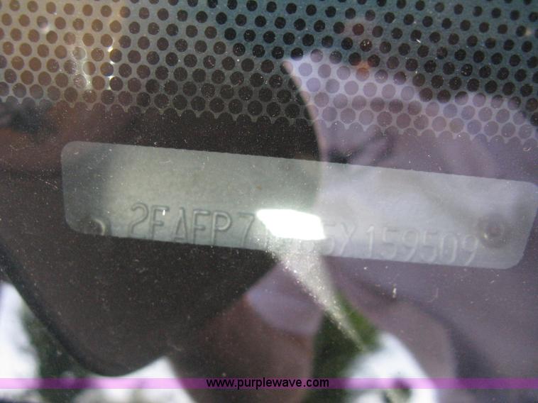 image for item A6469 2005 Ford Crown Victoria Police Interceptor