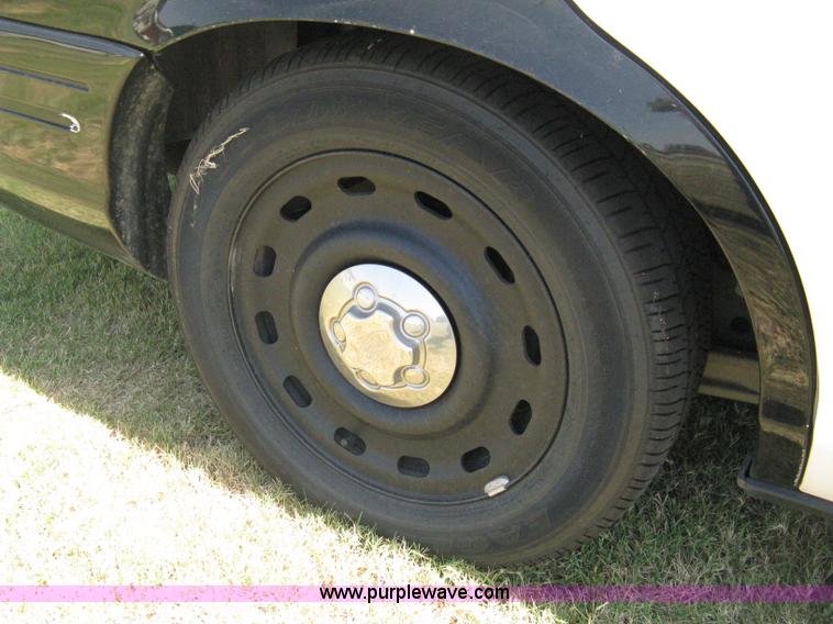 image for item A6469 2005 Ford Crown Victoria Police Interceptor
