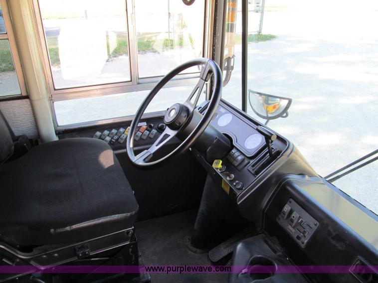 image for item A8362 2002 Thomas Saf-T-Liner school bus