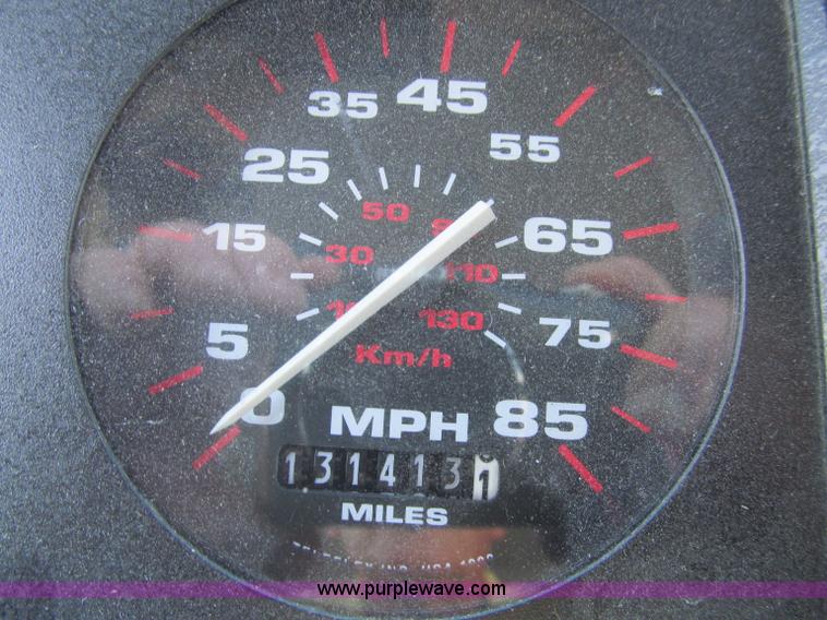 image for item A8362 2002 Thomas Saf-T-Liner school bus