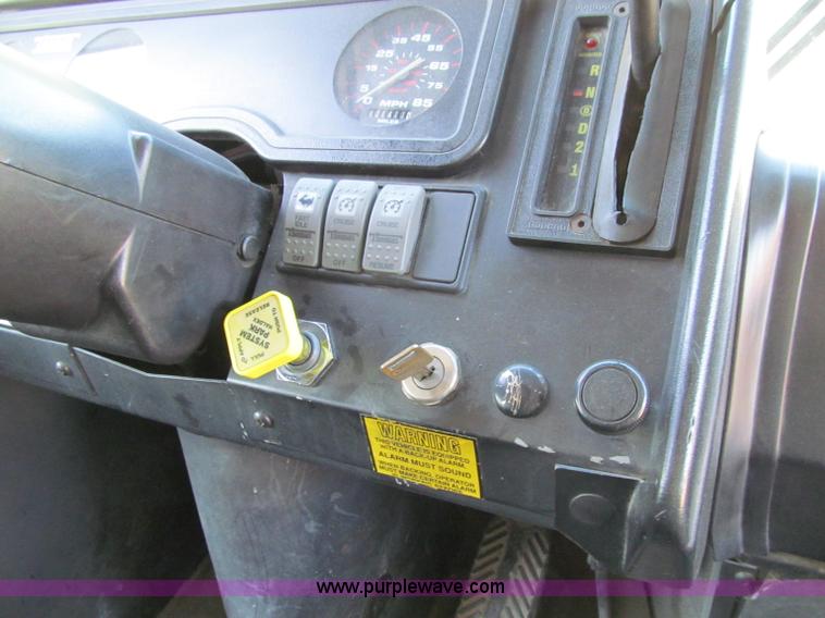 image for item A8362 2002 Thomas Saf-T-Liner school bus