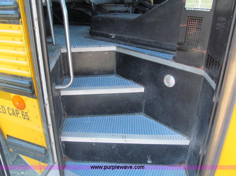 image for item A8362 2002 Thomas Saf-T-Liner school bus