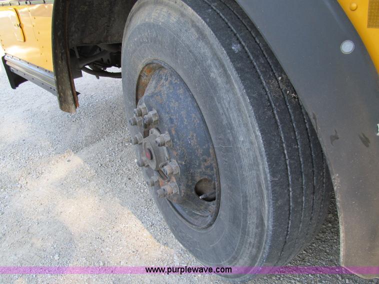 image for item A8362 2002 Thomas Saf-T-Liner school bus