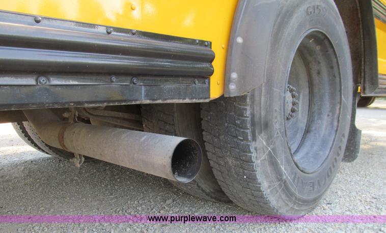 image for item A8362 2002 Thomas Saf-T-Liner school bus