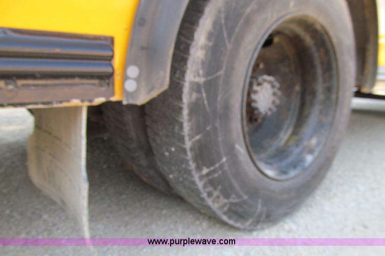 image for item A8362 2002 Thomas Saf-T-Liner school bus