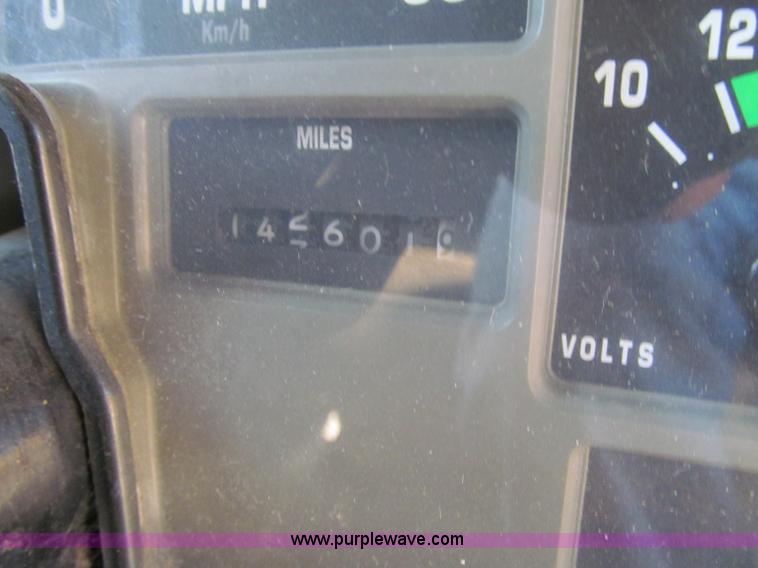 image for item A8363 2000 International Navistar 3800 school bus