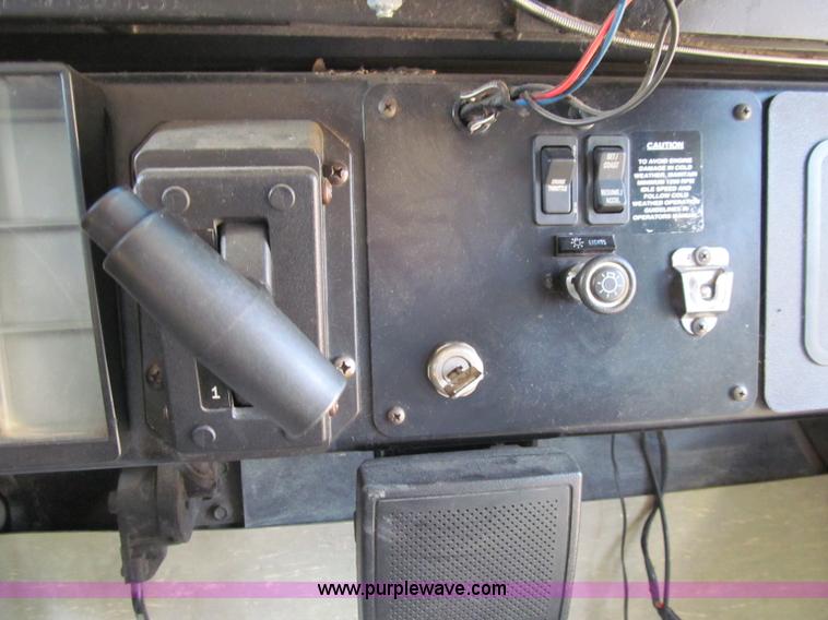 image for item A8363 2000 International Navistar 3800 school bus