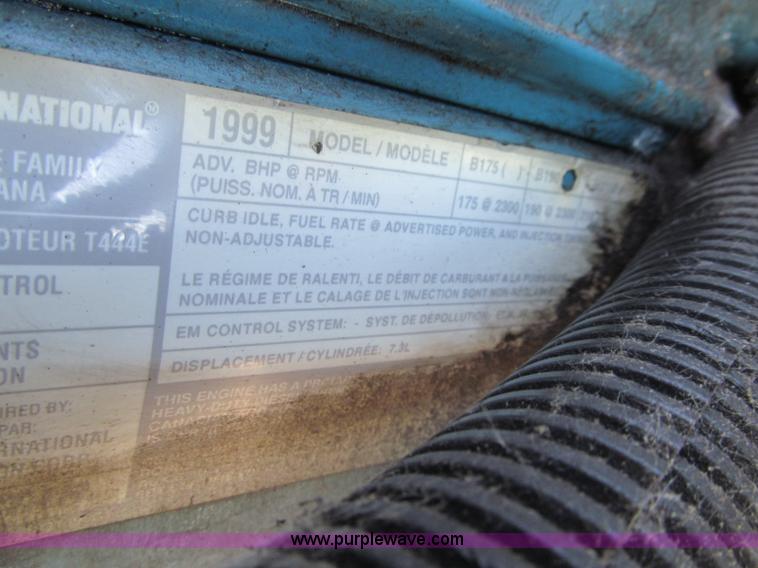 image for item A8363 2000 International Navistar 3800 school bus