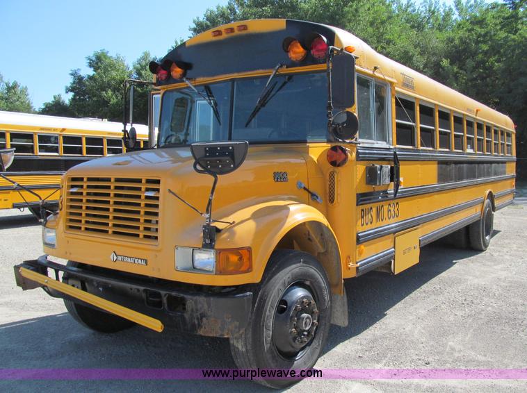 image for item A8364 2000 International Navistar 3800 school bus