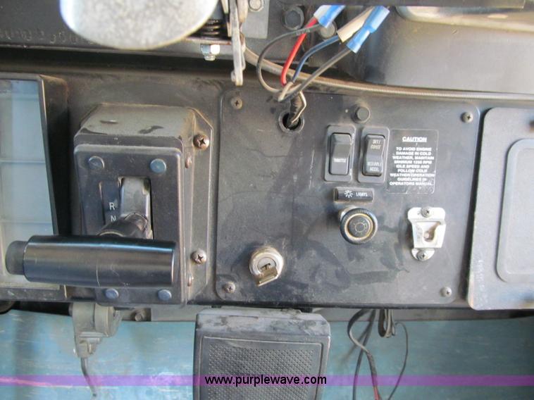 image for item A8364 2000 International Navistar 3800 school bus