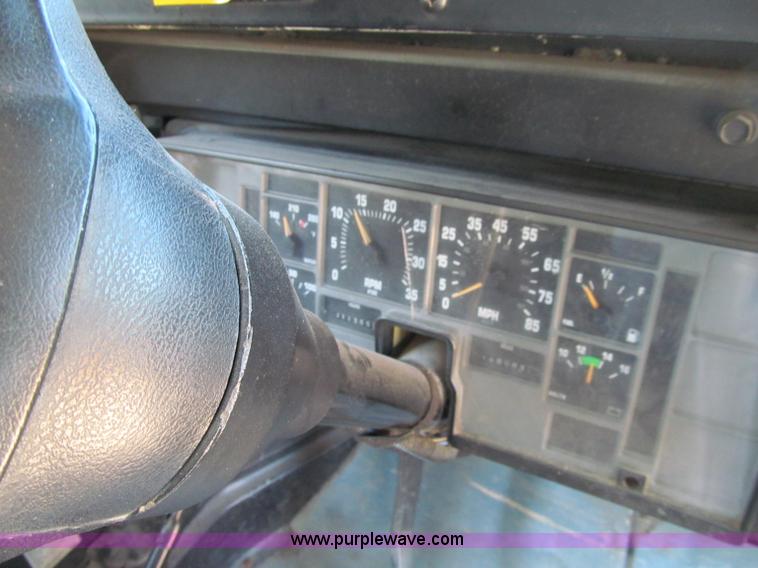 image for item A8364 2000 International Navistar 3800 school bus