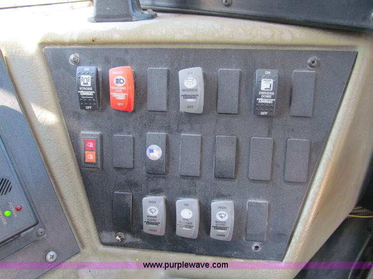 image for item A8364 2000 International Navistar 3800 school bus