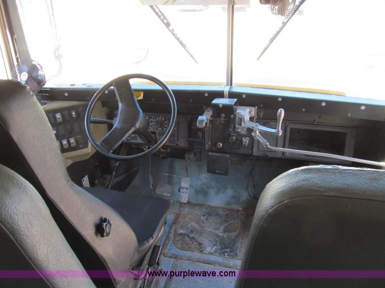 image for item A8364 2000 International Navistar 3800 school bus