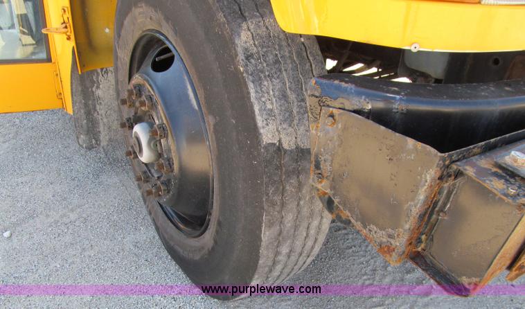 image for item A8364 2000 International Navistar 3800 school bus