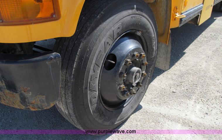image for item A8364 2000 International Navistar 3800 school bus