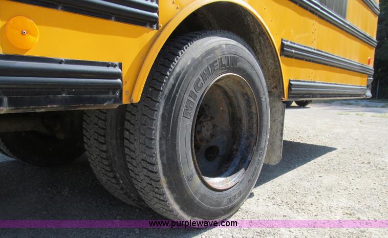 image for item A8364 2000 International Navistar 3800 school bus