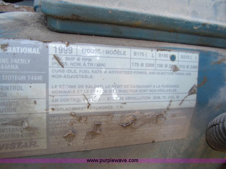 image for item A8364 2000 International Navistar 3800 school bus