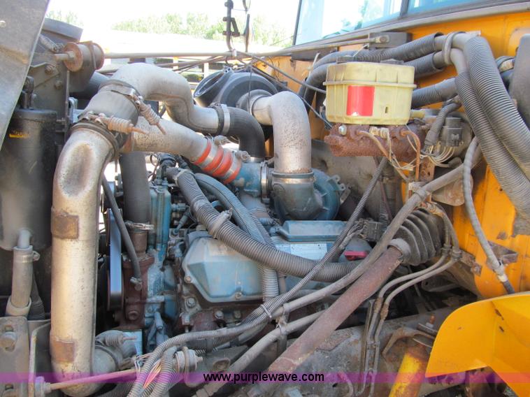 image for item A8364 2000 International Navistar 3800 school bus