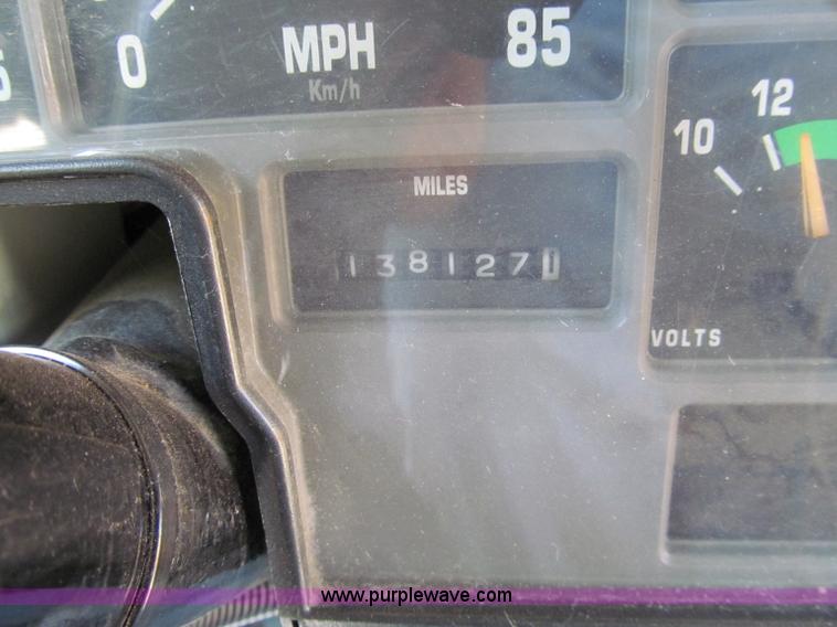 image for item A8365 2000 International Navistar 3800 school bus