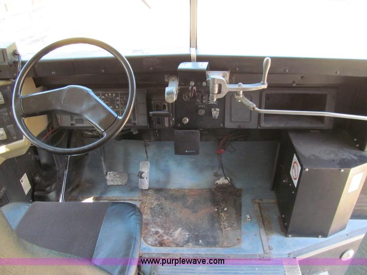 image for item A8365 2000 International Navistar 3800 school bus