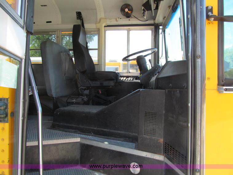 image for item A8367 2003 Thomas Saf-T-Liner school bus