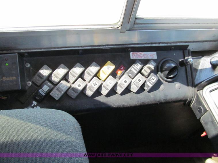 image for item A8367 2003 Thomas Saf-T-Liner school bus