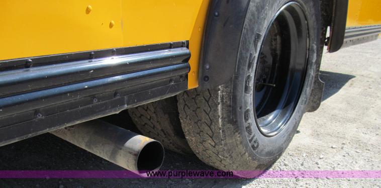 image for item A8367 2003 Thomas Saf-T-Liner school bus