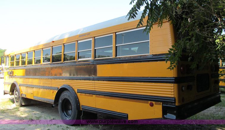 image for item A8368 2001 Thomas Built Saf-T-Liner school bus