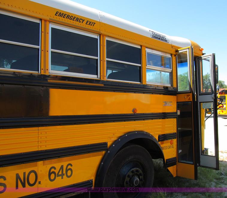 image for item A8368 2001 Thomas Built Saf-T-Liner school bus