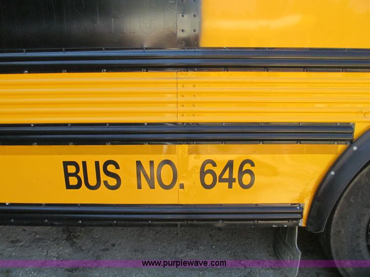 image for item A8368 2001 Thomas Built Saf-T-Liner school bus