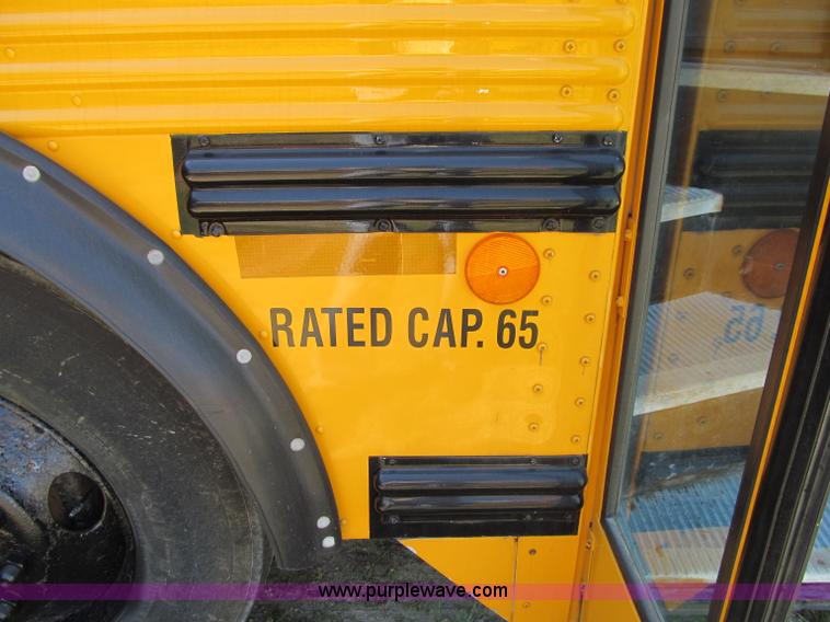 image for item A8368 2001 Thomas Built Saf-T-Liner school bus