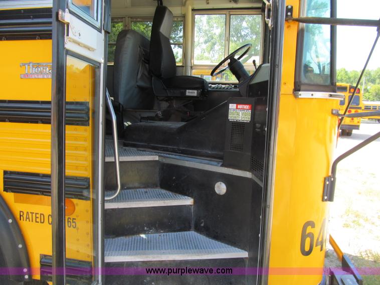 image for item A8368 2001 Thomas Built Saf-T-Liner school bus