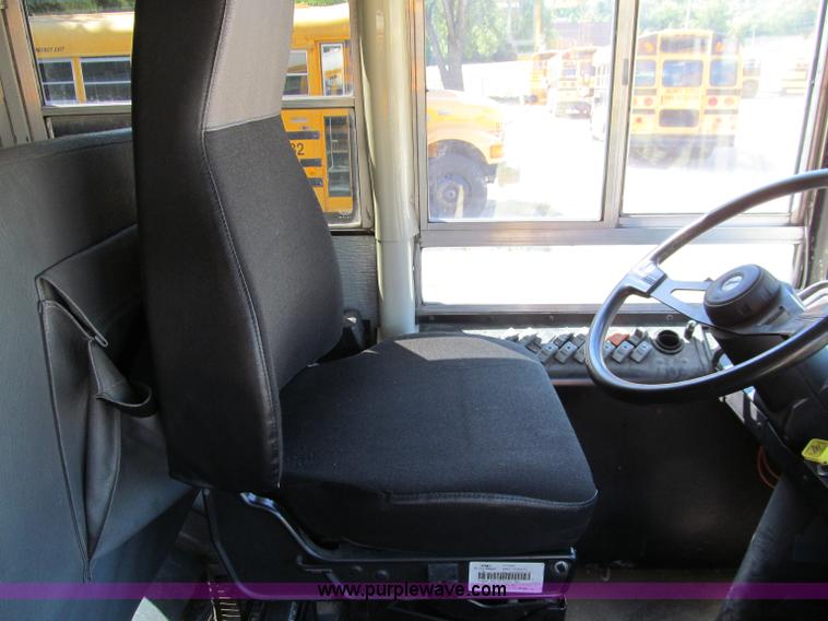 image for item A8368 2001 Thomas Built Saf-T-Liner school bus