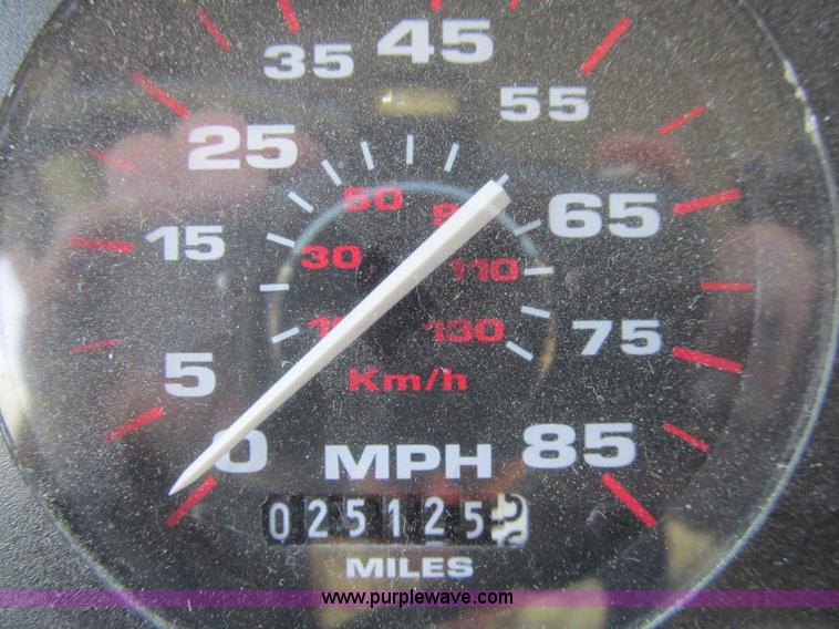 image for item A8368 2001 Thomas Built Saf-T-Liner school bus