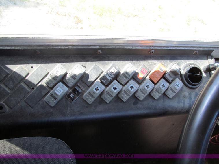 image for item A8368 2001 Thomas Built Saf-T-Liner school bus