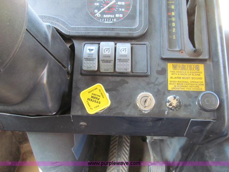 image for item A8368 2001 Thomas Built Saf-T-Liner school bus