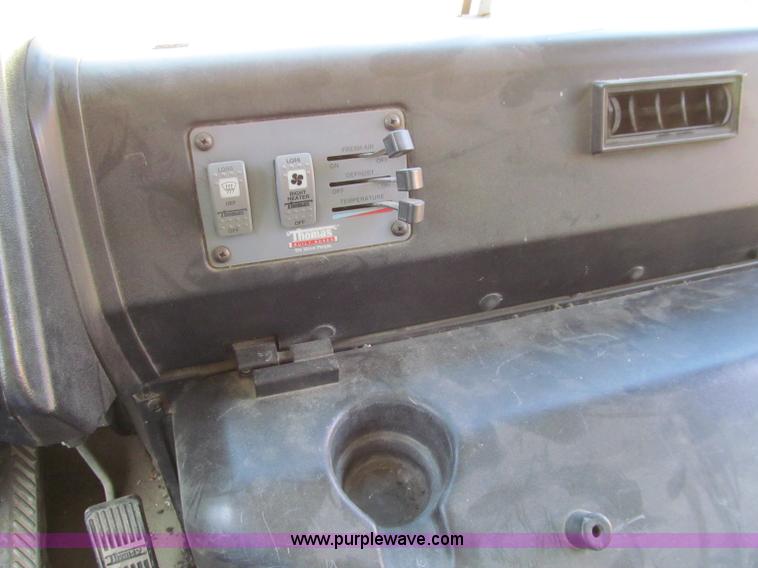 image for item A8368 2001 Thomas Built Saf-T-Liner school bus