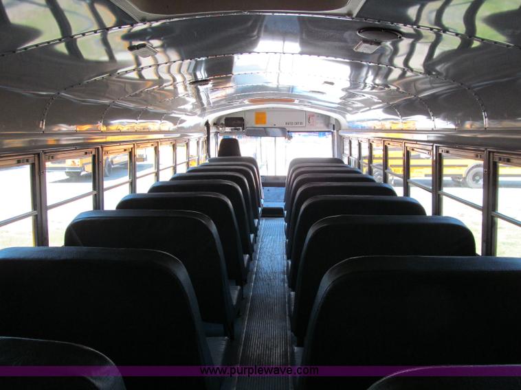 image for item A8368 2001 Thomas Built Saf-T-Liner school bus