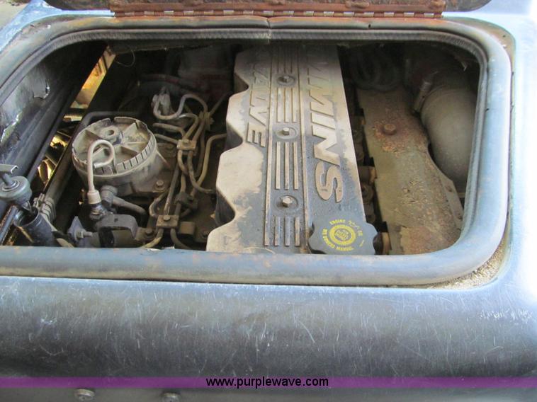 image for item A8368 2001 Thomas Built Saf-T-Liner school bus