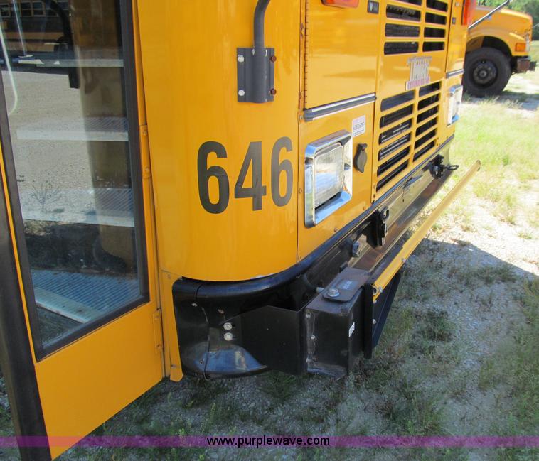 image for item A8368 2001 Thomas Built Saf-T-Liner school bus