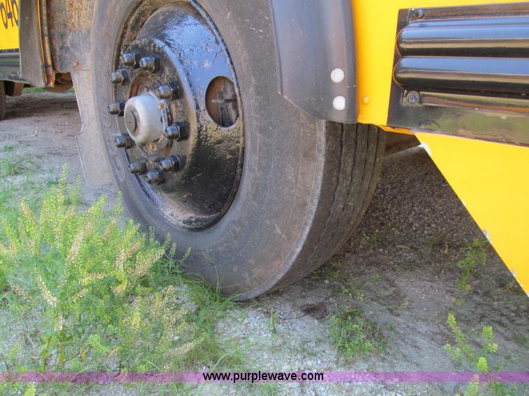 image for item A8368 2001 Thomas Built Saf-T-Liner school bus