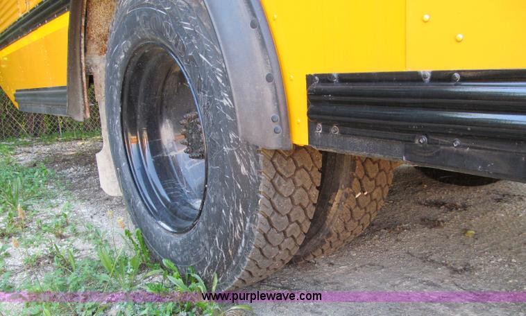 image for item A8368 2001 Thomas Built Saf-T-Liner school bus