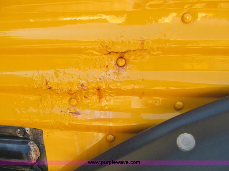 image for item A8368 2001 Thomas Built Saf-T-Liner school bus