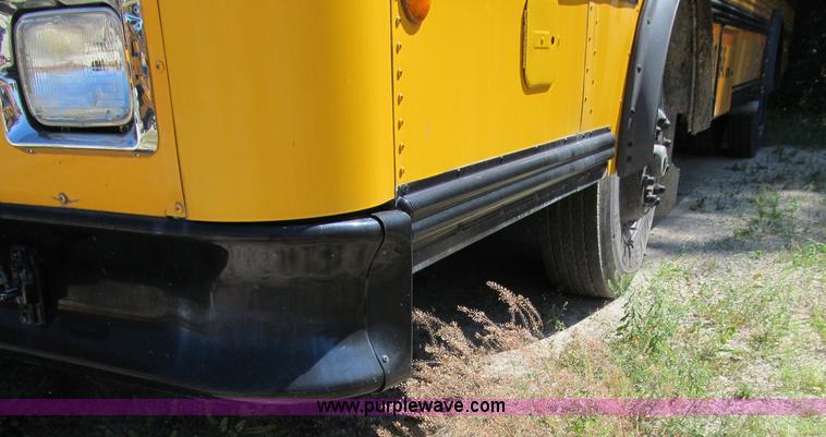 image for item A8368 2001 Thomas Built Saf-T-Liner school bus