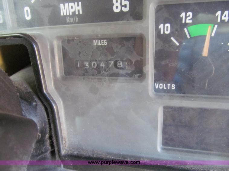 image for item A8369 2000 International Navistar 3800 school bus