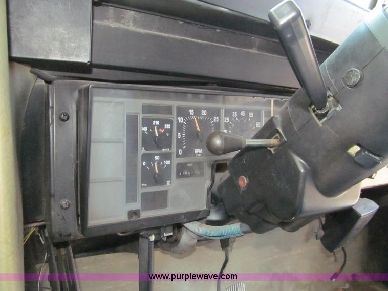 image for item A8369 2000 International Navistar 3800 school bus