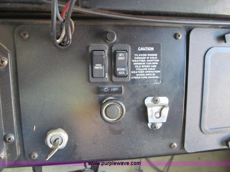 image for item A8369 2000 International Navistar 3800 school bus