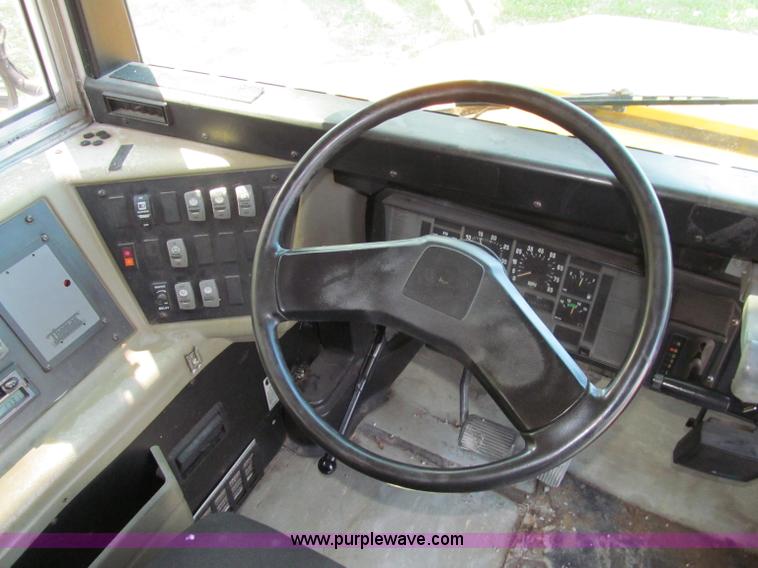 image for item A8369 2000 International Navistar 3800 school bus