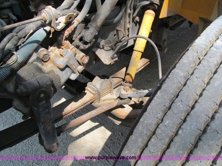 image for item A8369 2000 International Navistar 3800 school bus